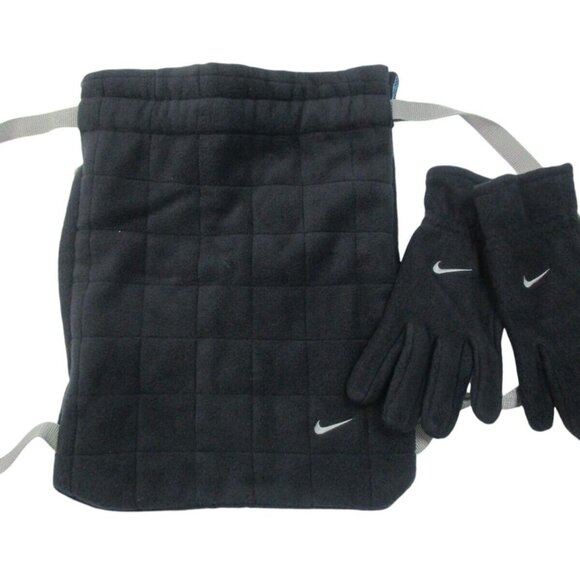 Nike Club Fleece‎ Gloves with Quilted Backpack Shoulder Straps in Black - Picture 1 of 6